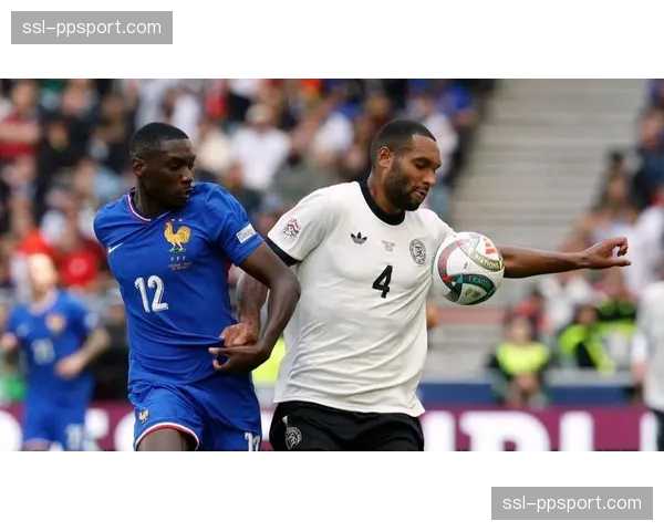 比赛侧记:蒙扎球员抗议点球判罚,VAR介入确认无误